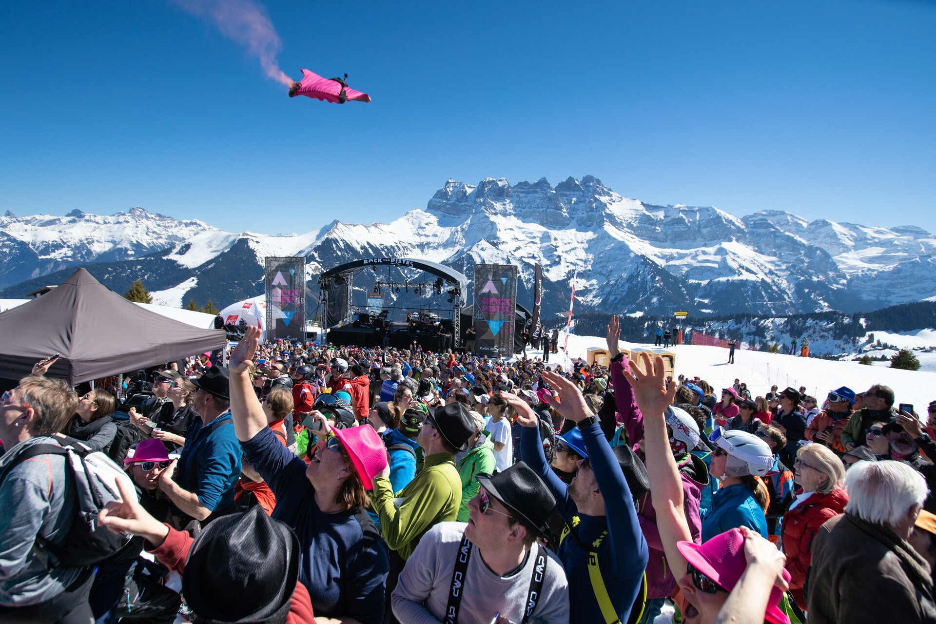 Charlie Winston Konzert in Morgins im Jahr 2019: Die schönste Szene der Portes du Soleil mit Blick auf die Dents du Midi!